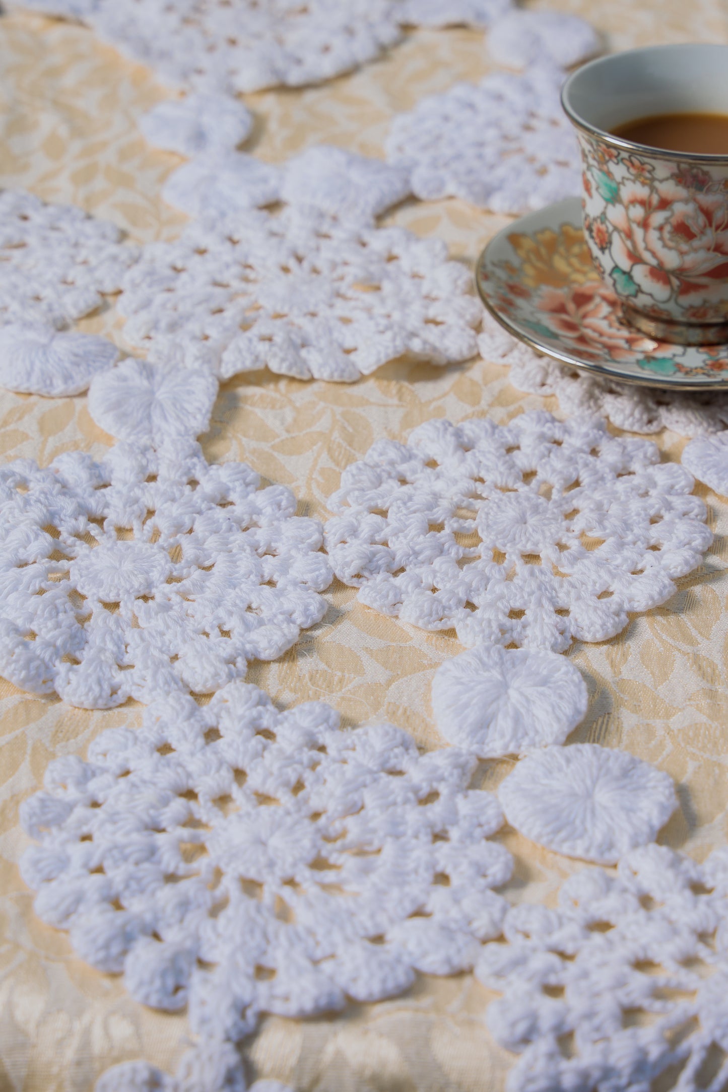 Candy Tuft Table Runner