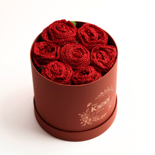 Women artisan crafting crochet rose flowers The Kalaa Store India, women artisan handmade crochet flowers India, romantic gifting | girlfriend,wife,anniversary