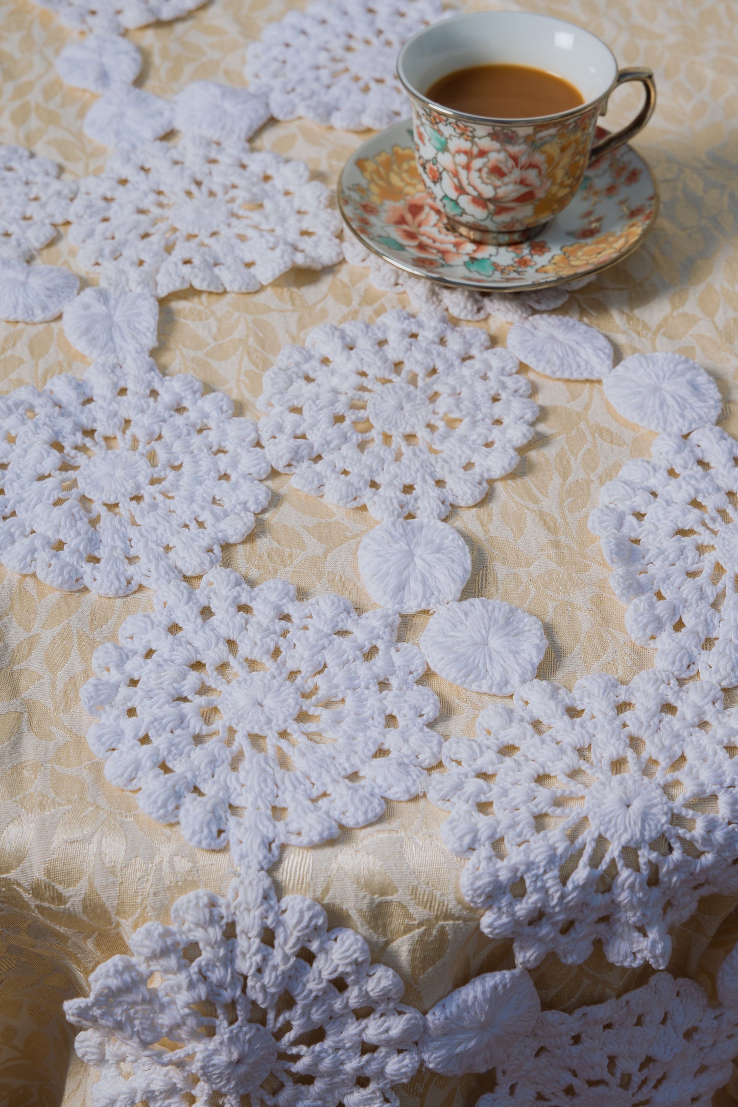 Candy Tuft Table Runner