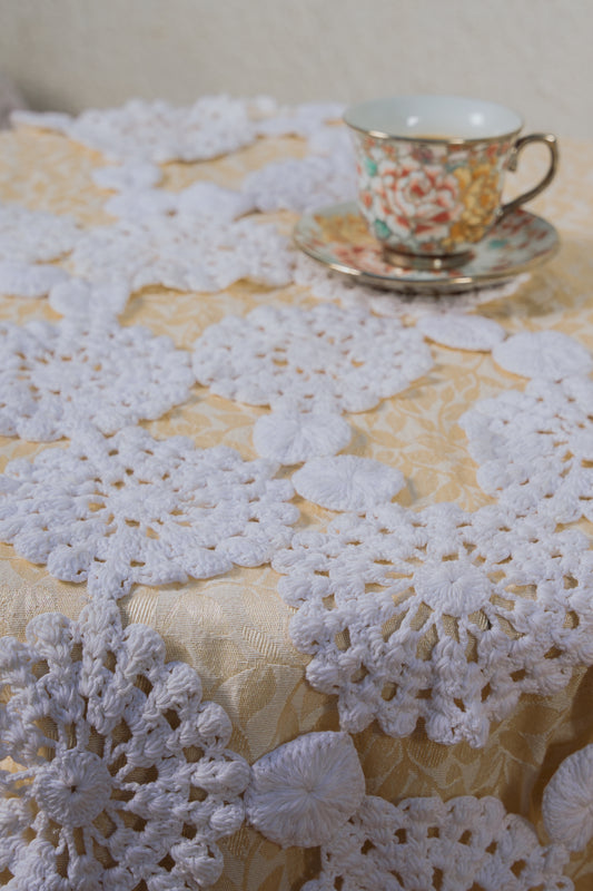 Candy Tuft Table Runner